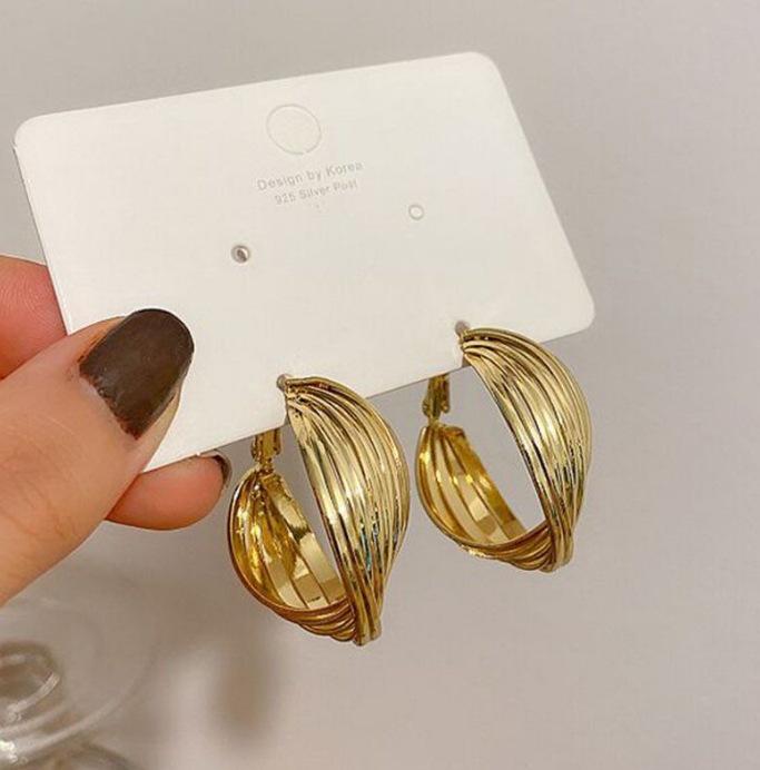 Koreanische Dongdaemun Geometrische Hängeohrringe mit Perlen - Trendige Accessoires für Frauen.