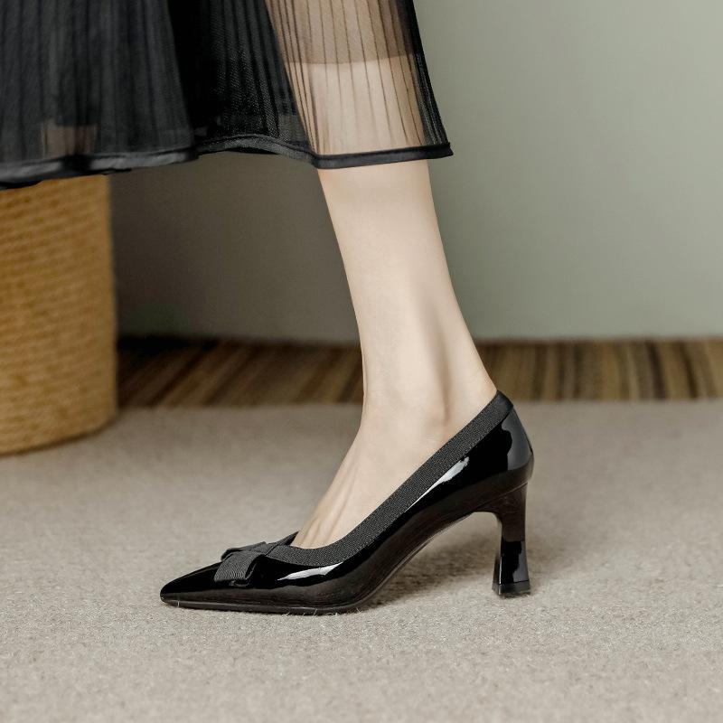 

Тілесні туфлі на товстому підборі, з гострим носком, на середньому підборі, жіночі, 7 см, весна-осінь 2024, з м якої шкіри, під спідницю, одинарні туфлі 40