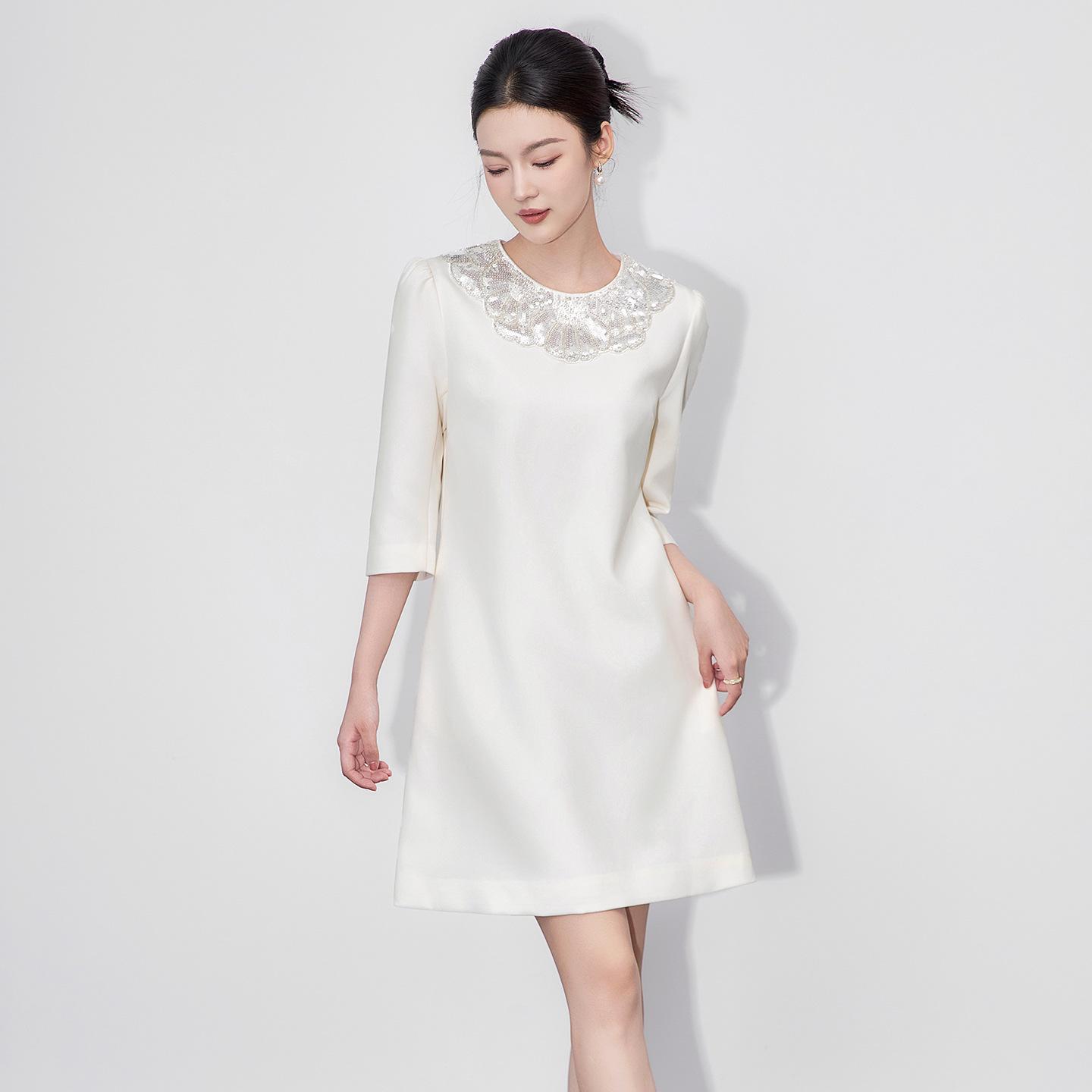 

Роскошное платье с воротником-стойкой, украшенным шипами - Элегантный и стройнящий стиль наследницы S белый