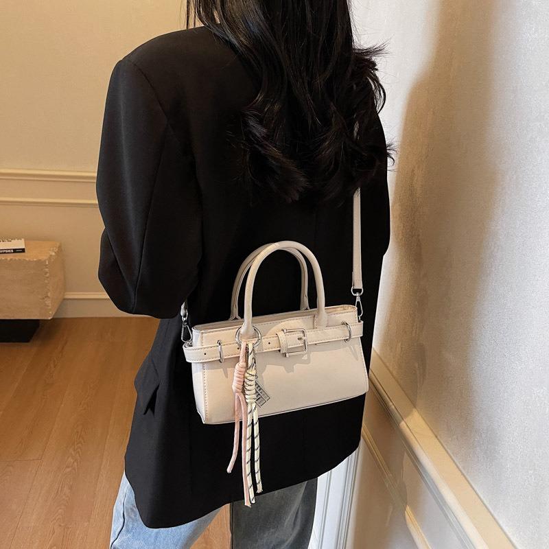 Small bag women's spring and summer versatile new fashion niche design messenger bag portable small bag