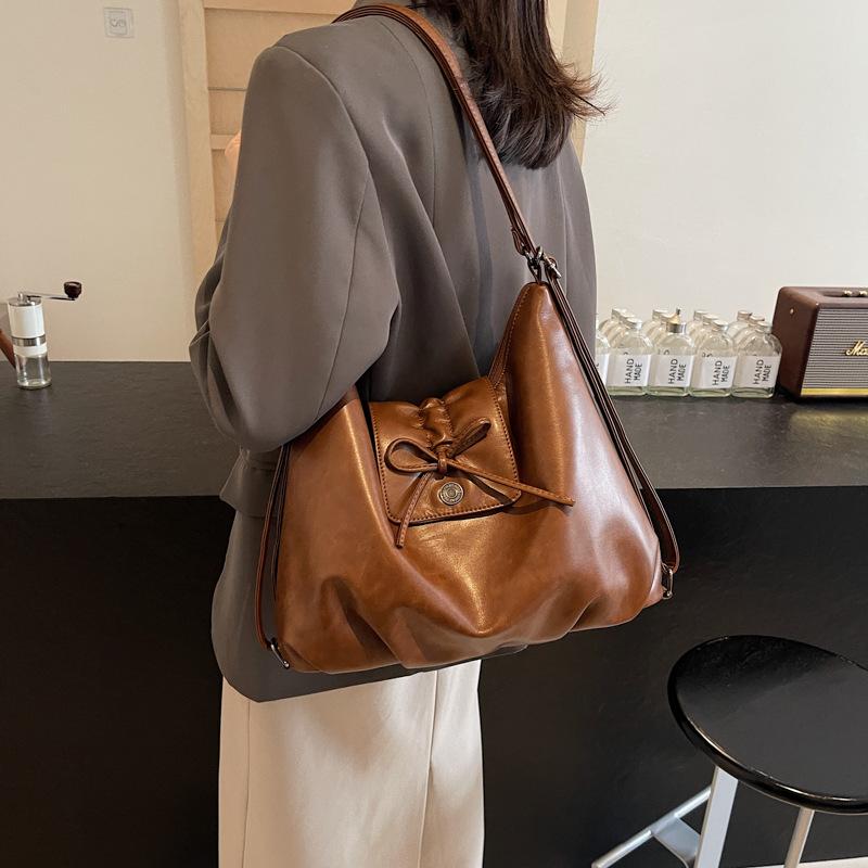 Fashion Large-capacity Commuter Backpack Women's 2025 Autumn and Winter New Simple Butterfly Tote Bag Versatile Women's Bag