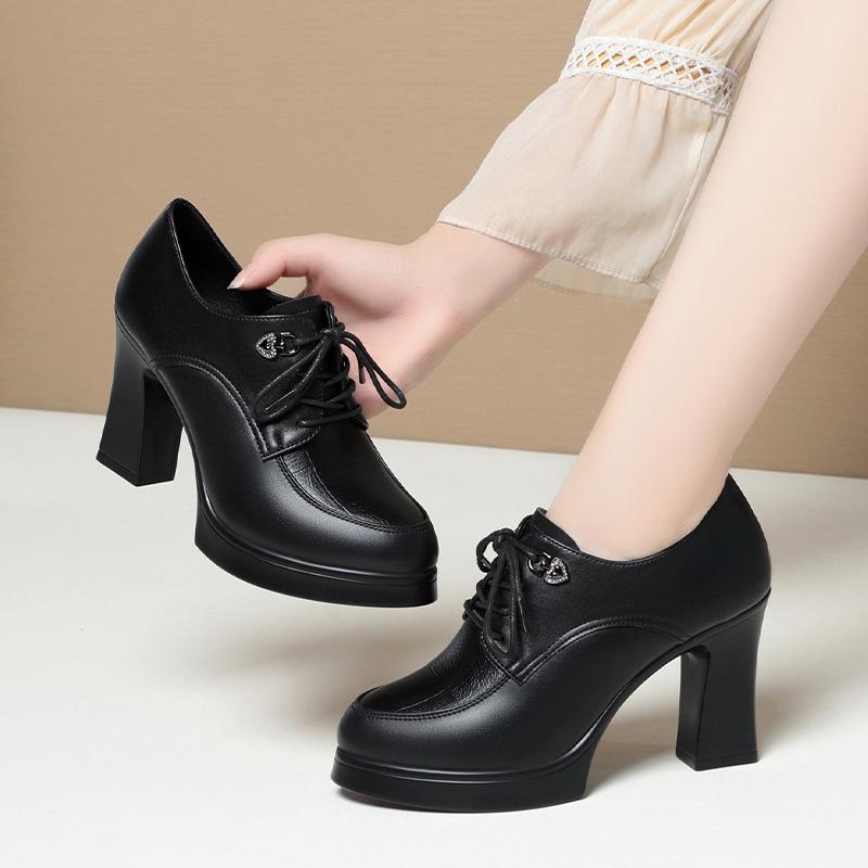 2024 Damskie Skórzane Sznurowane Buty na Wysokim Obcasie - Eleganckie, Głęboki Dekolt, na Wiosnę i Jesień, Idealne dla Kobiet w Średnim Wieku