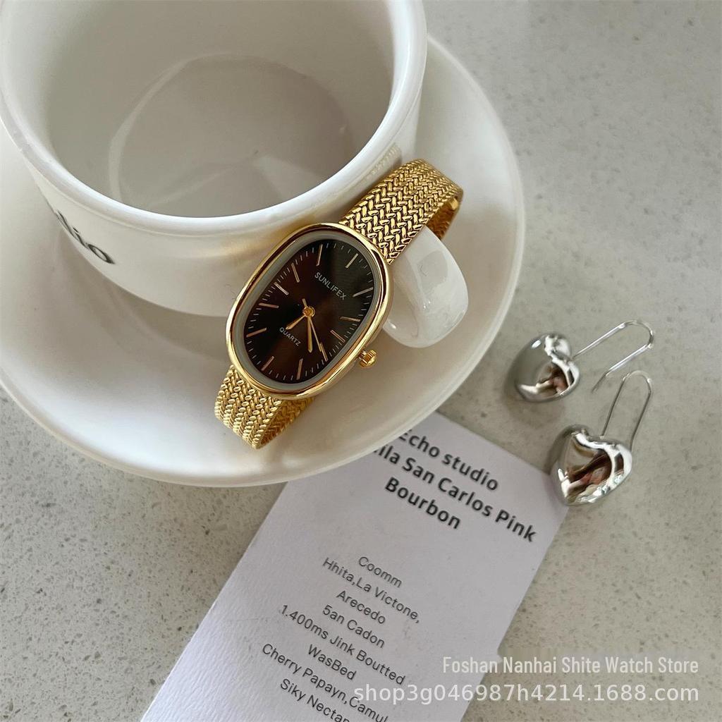 Oval Niche Mother-of-Pearl Women's Watch: Light Luxury, Retro-Style, High-End Quartz with Elegant Simplicity