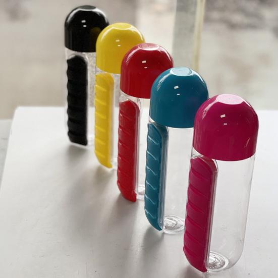 Pastillero Portátil Vaso de Agua 2 en 1 Botella de Agua con Organizador de Pastillas de 7 Días Fácil Montaje Vaso Recordatorio Diario de Pastillas para Viajes Hogar Trabajo Uso al Aire Libre