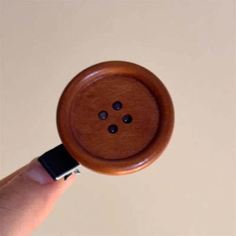 1/2pcs Fashion Retro Wooden Button Hair Clip Mini Styling Brown Hairpin Barrette Sweet Korean Style Headdress for Women Girls