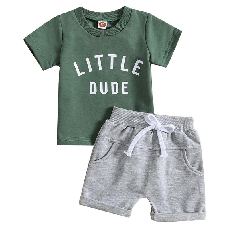 

Летний костюм из футболки и шорт с буквенным принтом для малышей 80