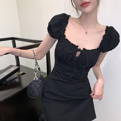 Französisches Quadratkragen Schwarzes Kurzarmkleid Damen Sommer Holzohren Taille A-Linie Kurzer Rock Temperament Figurbetont Hüftrock