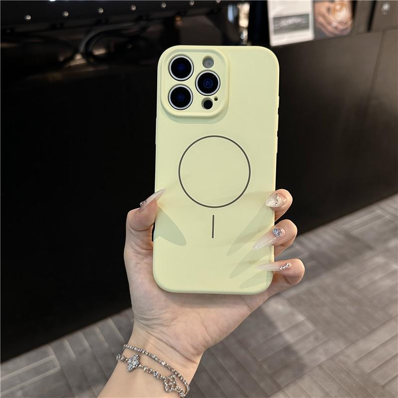Fine ring magnetic suction is suitable for Apple 17promax mobile phone case, skin feeling iphone17 solid color magnetic case 15 silicone case.