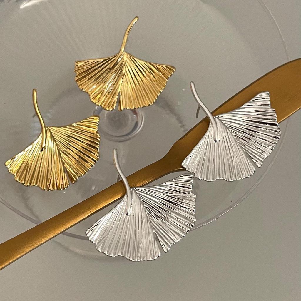 European Retro Ginkgo Leaf Stud Earrings: High-End, Fan-Shaped, Versatile, Exquisite Ear Jewelry