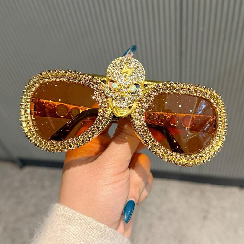 

Retro Sunglasses 2025 Personality Trend Diamond-encrusted Cat Eye Sunglasses Men and Women The Same Style High Sense Europe and America