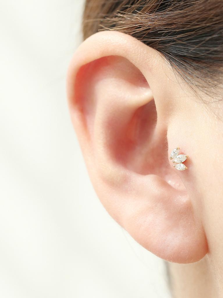 Minimalpiercing 14K Mini Tiara Labret Piercing