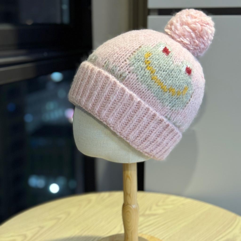 Neue Niedliche Jacquard Frosch Pelzkugel Wollmütze für Damen Modische Herbst- und Winter-Wärme-Ohrenschützer Gestrickte Mütze für Herren Pullovermütze