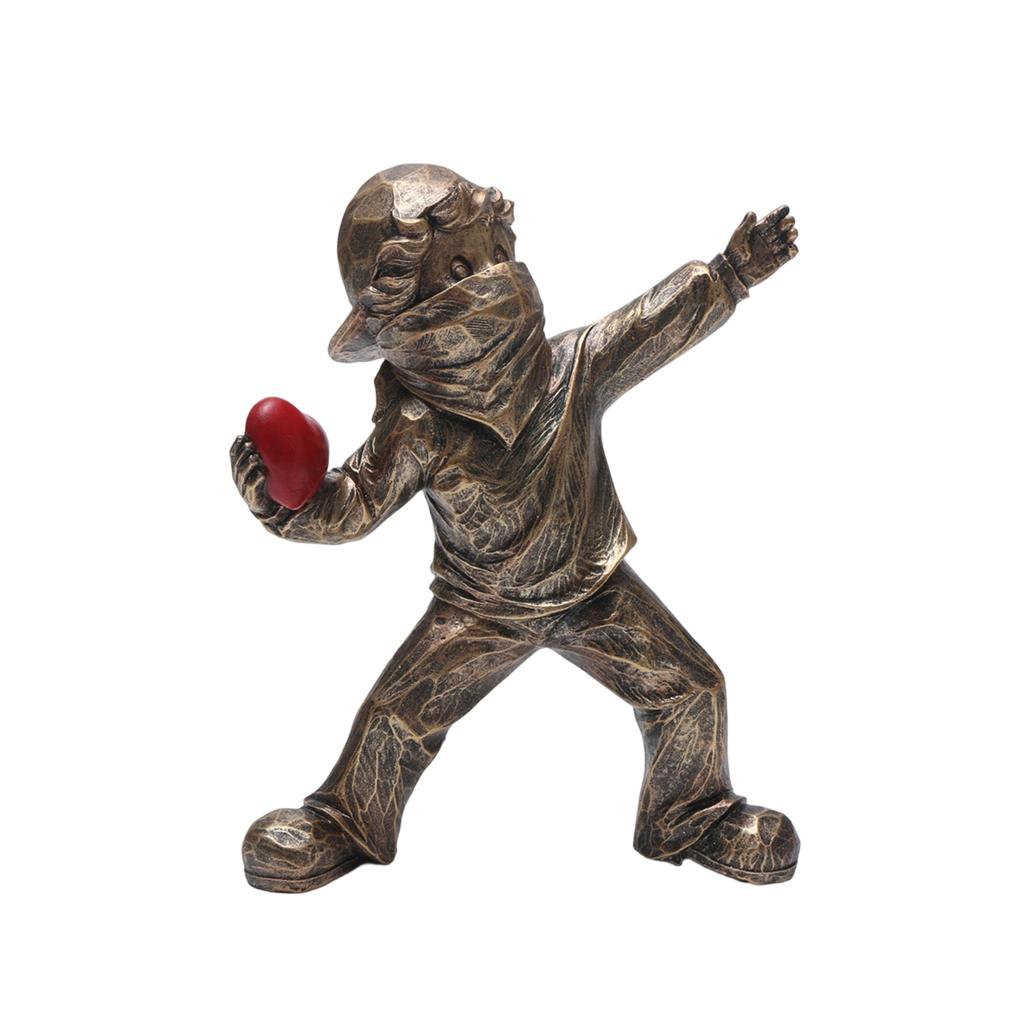 Artistic Sculpture Desktop Ornaments, Resin Children And Heart Shaped Decorations, Suitable For Home, And Bookshelf Decoration.