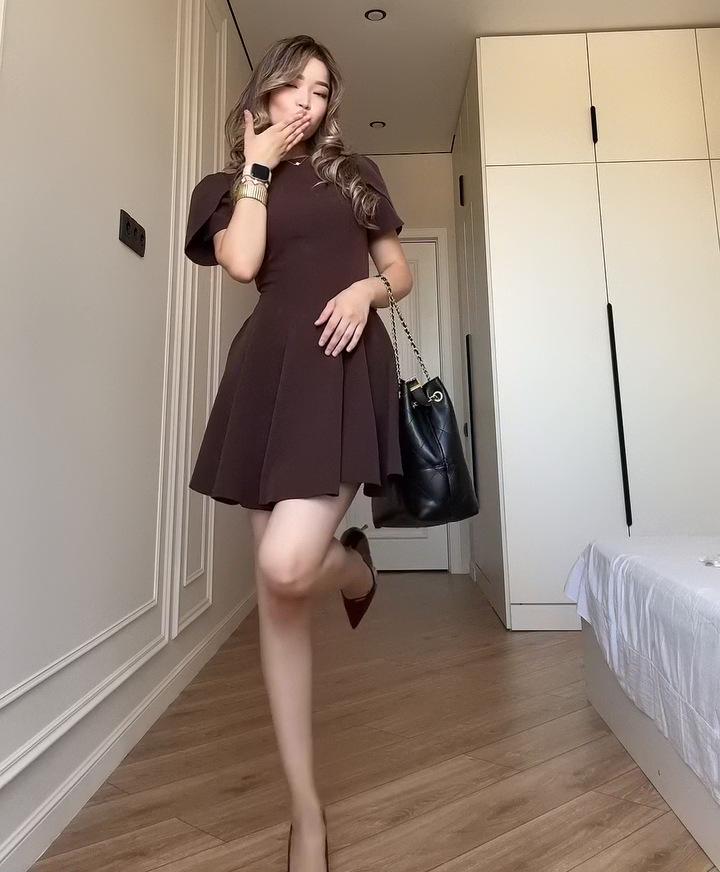 

2025 Лето Женское Сексуальное Платье с Круглым Вырезом и Коротким Рукавом Однотонное Приталенное L