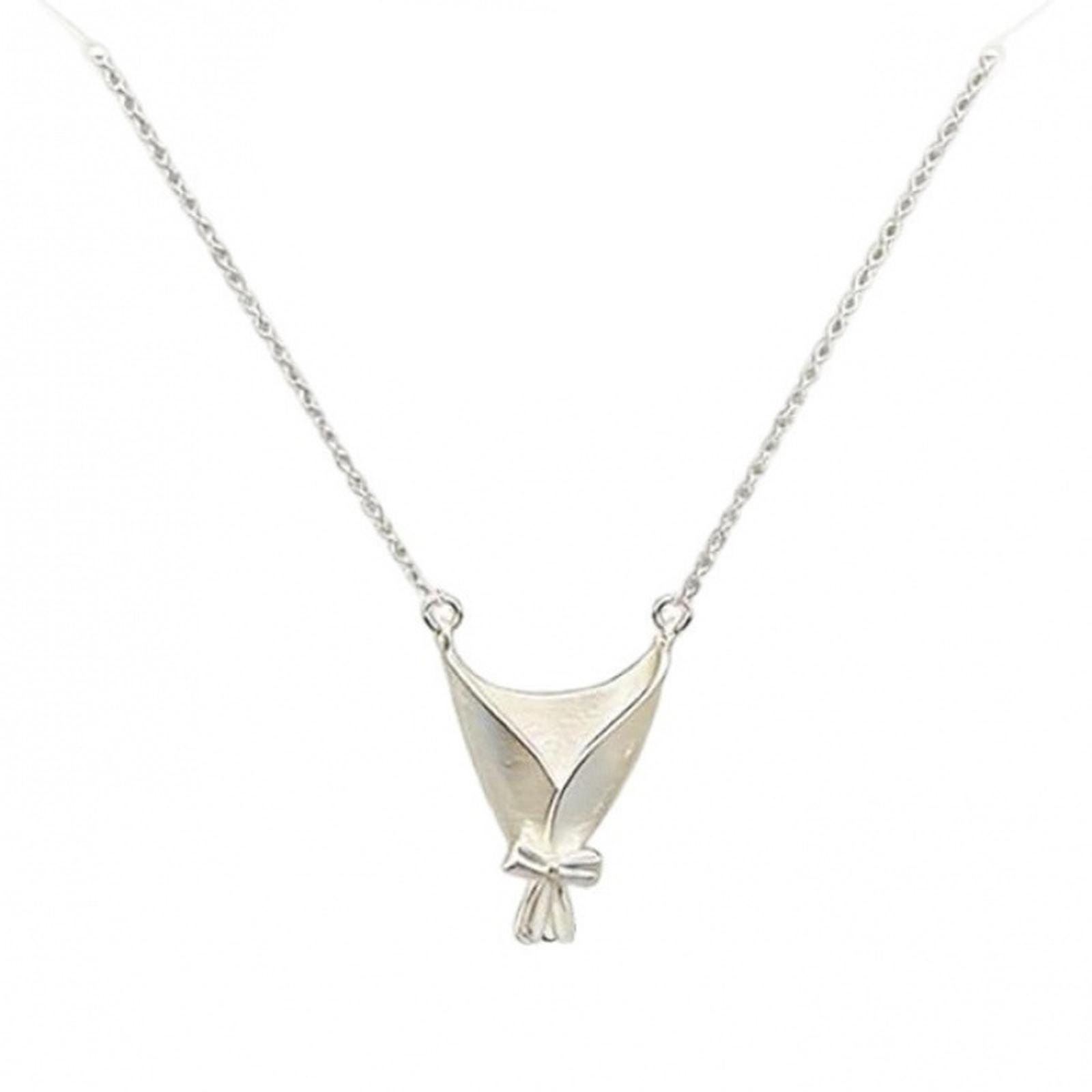 

Minimalist Bouquet Pendant Necklace Simple Geometric Design with Polished Finish for Everyday Wear Women’s Jewelry Chain One Size