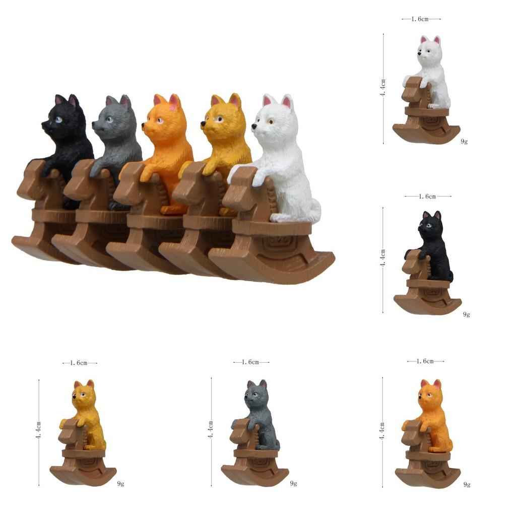 Shiba Inu auf einem Holzpferd Mikro-Landschaftsspielzeug aus PVC für Schreibtischdekoration und Sammler