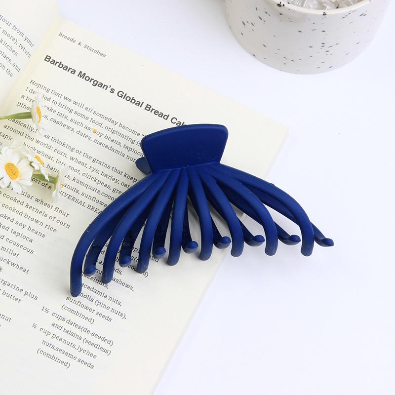 

Summer frosted solid color grab clip, large hair grab, fashionable shower clip темно-синього кольору