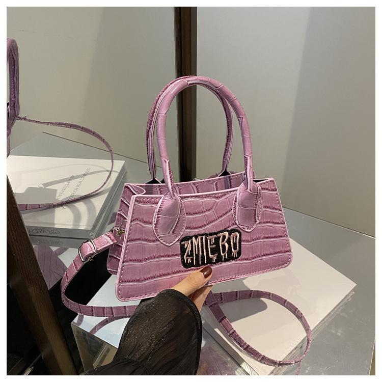 

Sweet and cool Spice Girls Casual 2025 Summer New Crocodile Pattern Personalized Letter Crossbody One Shoulder Portable Small Square Bag Female фиолетовый