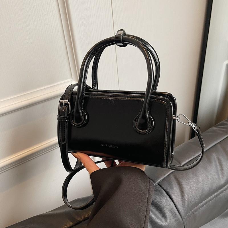 

New fashion handbag wax oil simple Sen cute leather shoulder messenger bag popular small square bag