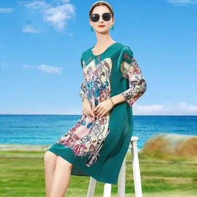 New Green Fashion Commuter Retro Print Covering Meat and Slimming Mid Length Round Neck Pleated Western Style Dress