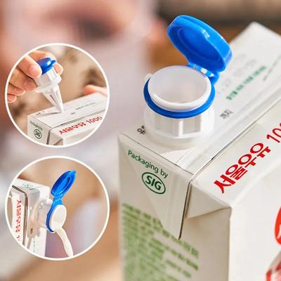 Silica Gel Milk and Beverage Bottle Separator Extended Nozzle Deflector with Cover and Anti-spilling Seal for Household Kitchen