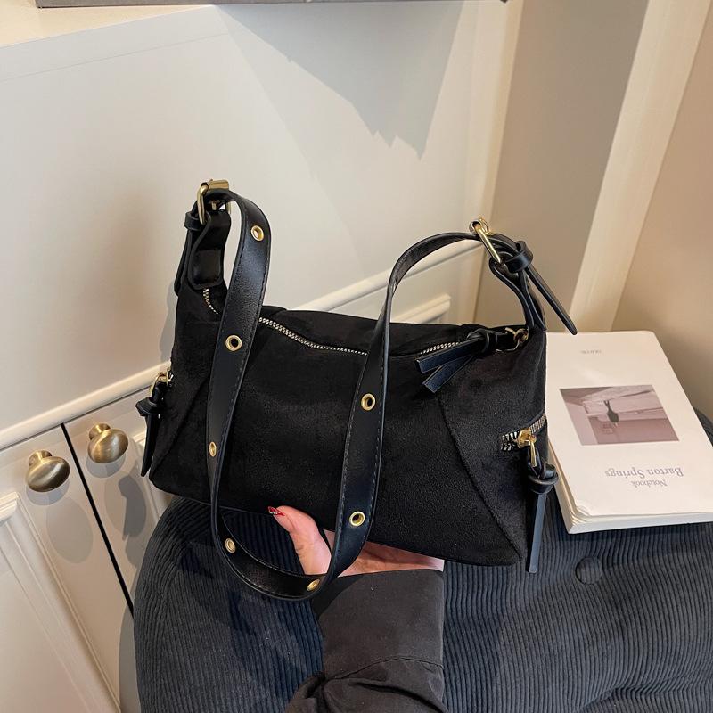 Autumn and winter super fire niche retro suede handbag 2025 new high-end underarm bag exquisite foreign style messenger bag