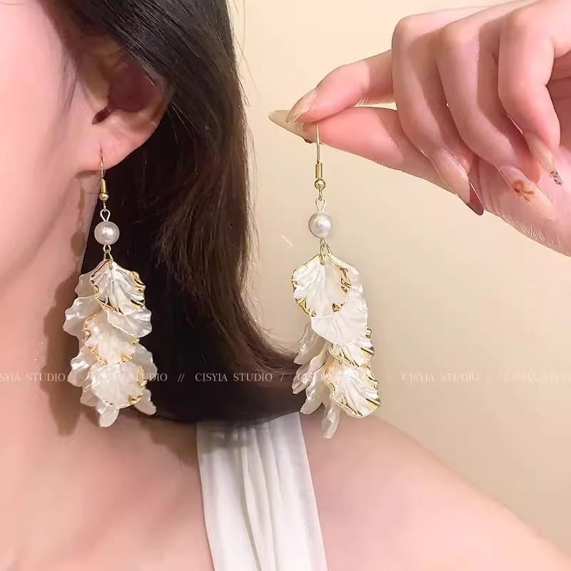 

Petal fringed pearl earrings light luxury long earrings women s French elegant ear jewelry