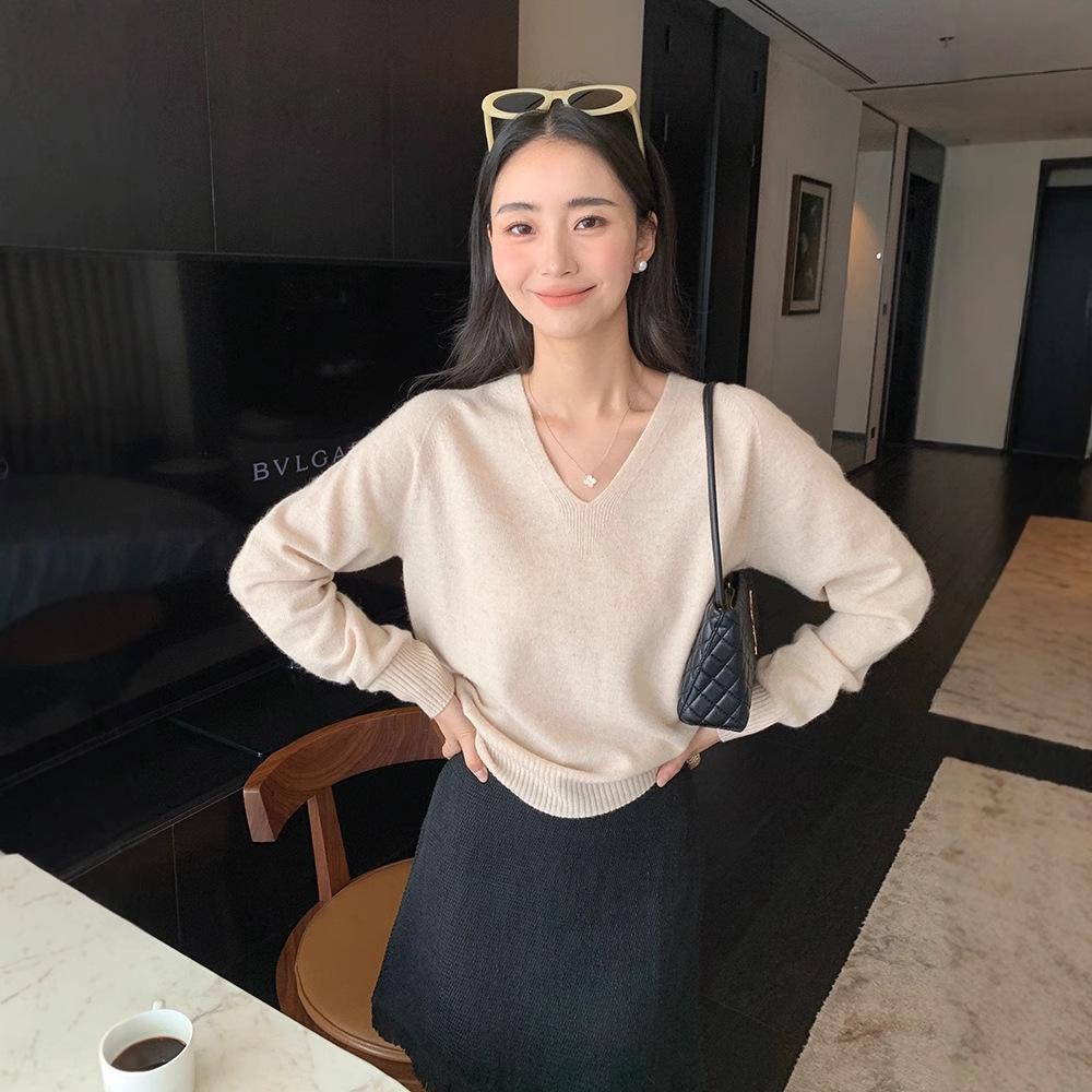 

Women s Seamless Cashmere V-Neck Sweater – Loose Fit, High-End Versatile Pullover Large