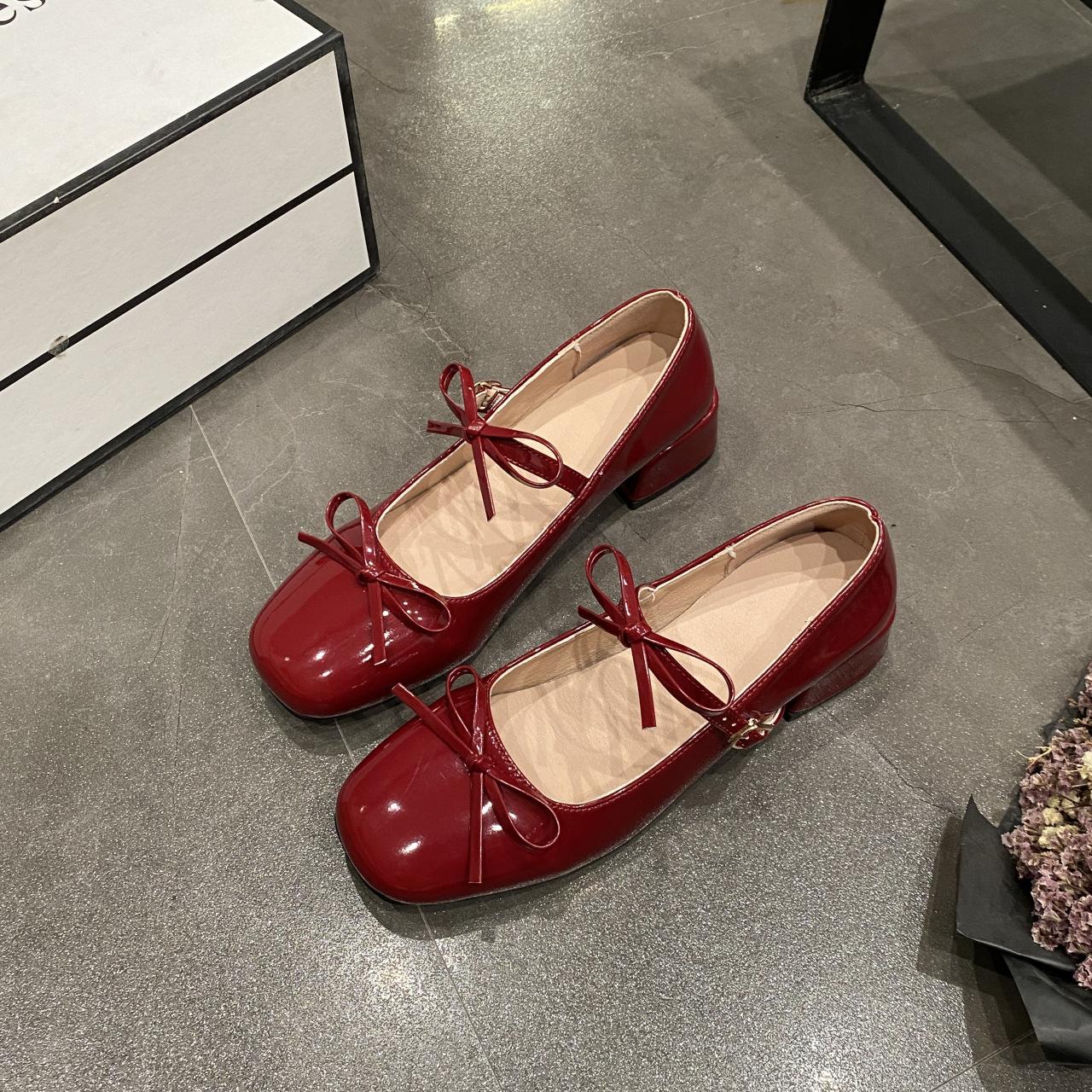 

Temperament square head bow word with Mary Jane shoes women s 2025 spring light mouth thick heel single shoes silver small leather shoes 34 бордовый