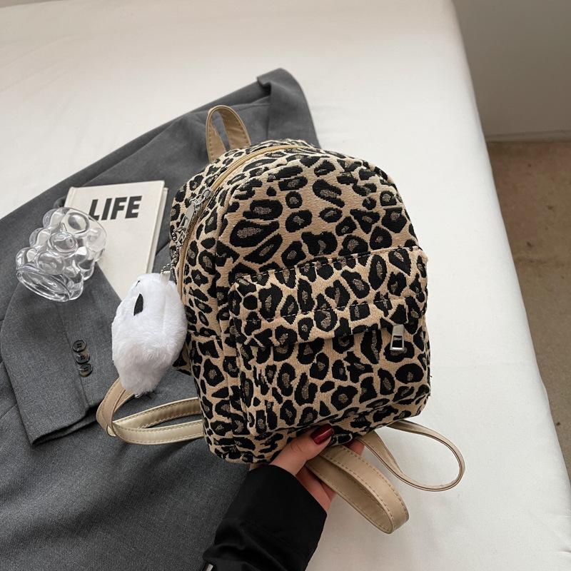 

Foreign-style niche backpack soft and cute girl new Japanese soft girl cute and beautiful college style student schoolbag Without pendant хакі