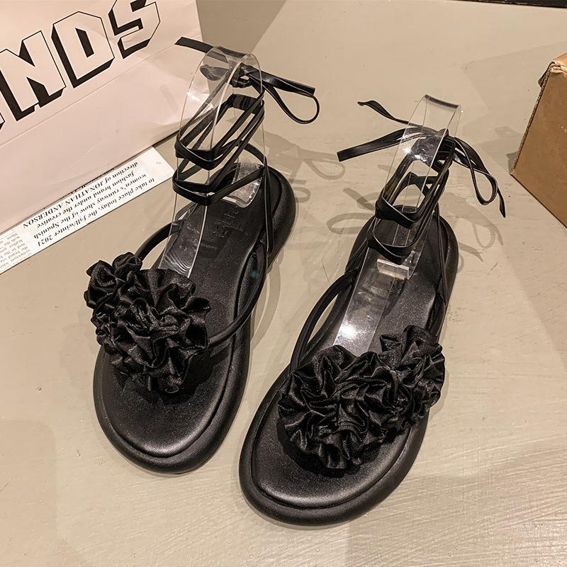 

Summer new three-dimensional flower platform slippers women s open-toed middle heel one-word holiday sandals 40 чёрный
