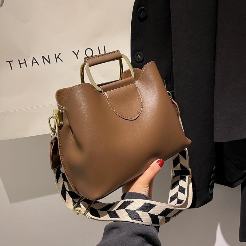 Autumn and Winter Texture Big Bag Women's New Fashionable Simple Wide Shoulder Strap Women's Bag Versatile Atmosphere Casual Mother Bag