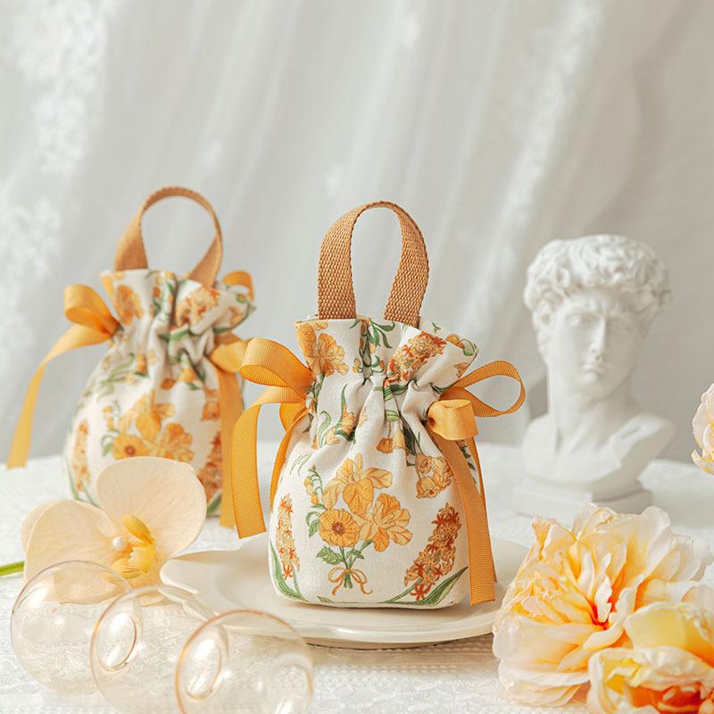 5 Pcs Retro Floral Print Candy Bag High-grade Chocolate Candy Favour Bags Portable Cloth Wedding Party Drawstring Candy Bags 