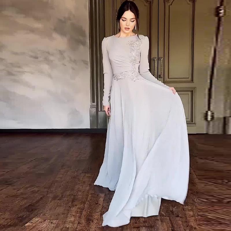 

2024 Осеннее женское однотонное платье с вышивкой и длинными рукавами M светло-серый