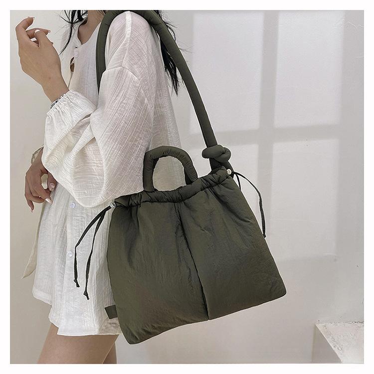 Damen Casual Einzelschultertasche Große Kapazität Nyl Rucksack Damen Daunenbaumwolle Winter Tragetasche Tragbare Make-up Handtasche