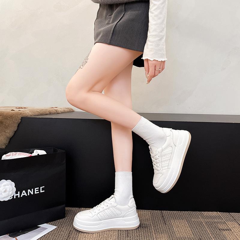 

Versatile thick-soled heightening leather little white shoes women s 2025 spring and autumn new leisure sports versatile student board shoes 40 белый