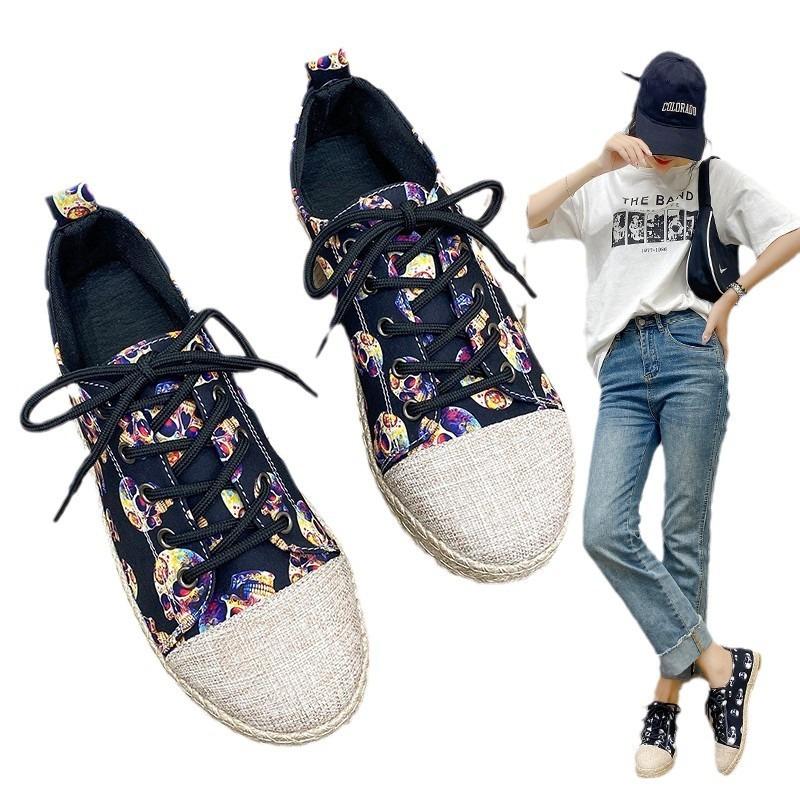 Large size cartoon pattern platform casual canvas shoes new round head lace-up fashionable versatile single shoes women