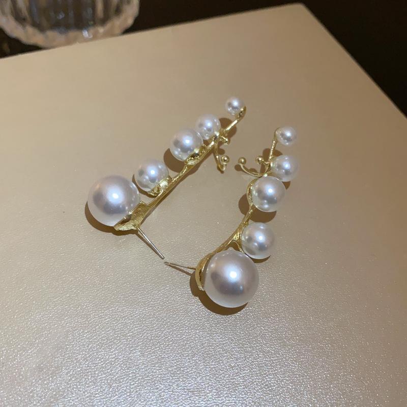 

Silver needle baroque pearl stud earrings integrated French fashion temperament earrings niche high-end earrings