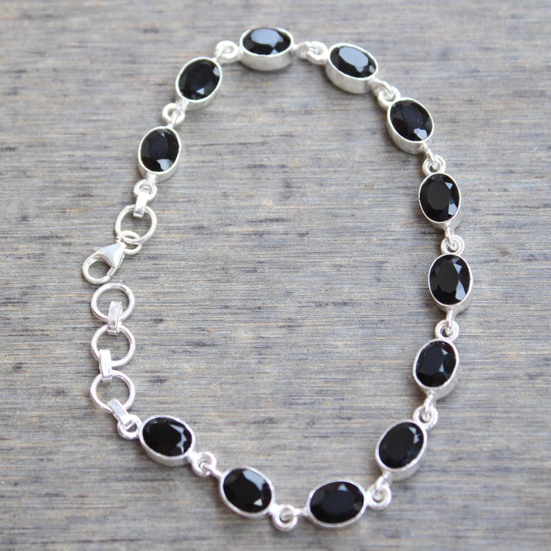 

Браслет-шарм из стерлингового серебра 925 пробы с черным ониксом, ручной работы, дизайнерский, в стиле бохо, ювелирное украшение, подарок для нее, эффектное украшение 7 inch