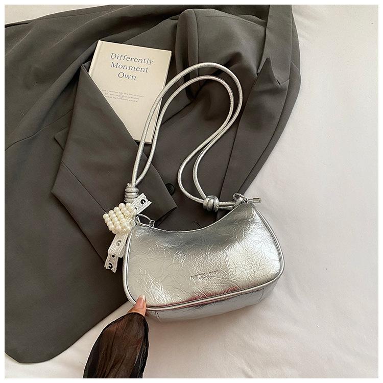 Korean Version of Fashion Portable Solid Color Cloud Bag Women's 2025 New Foreign Style Texture Messenger Women's Bag Gentle Shoulder Bag