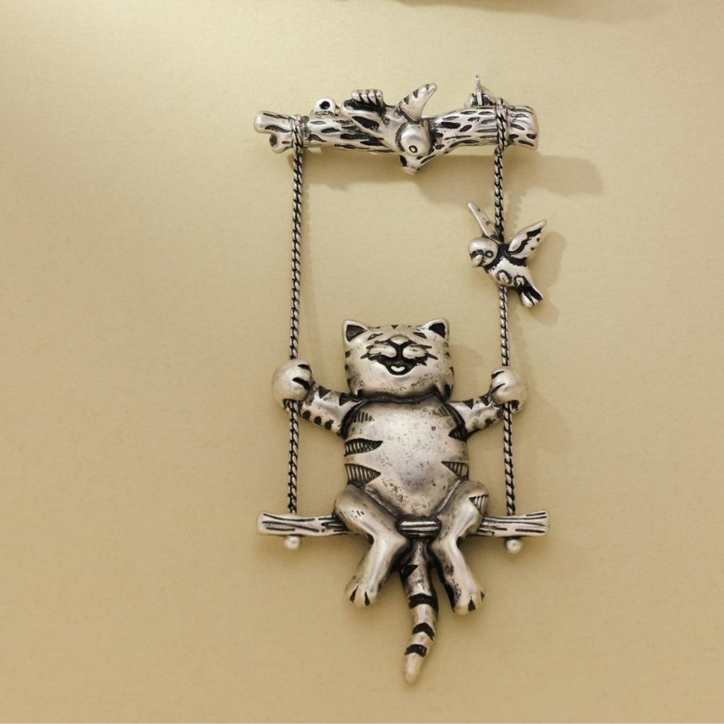 

Cute Cat Vintage Burned Silver Branches Swinging On Swings Heavy-duty Production Playful Artistic Style Paired With Brooch