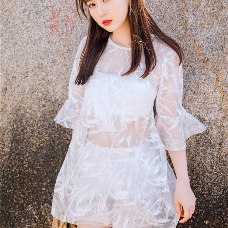 Dámská třídílná plavková souprava v korejském stylu s krajkou - Sukňový styl se slim fit střihem