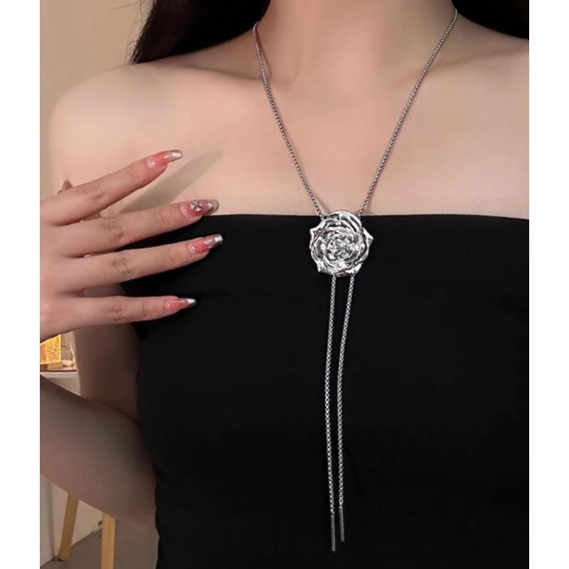 Fashionable floral necklace - women s lightweight, beautiful new design, adjustable and versatile rose waist chain