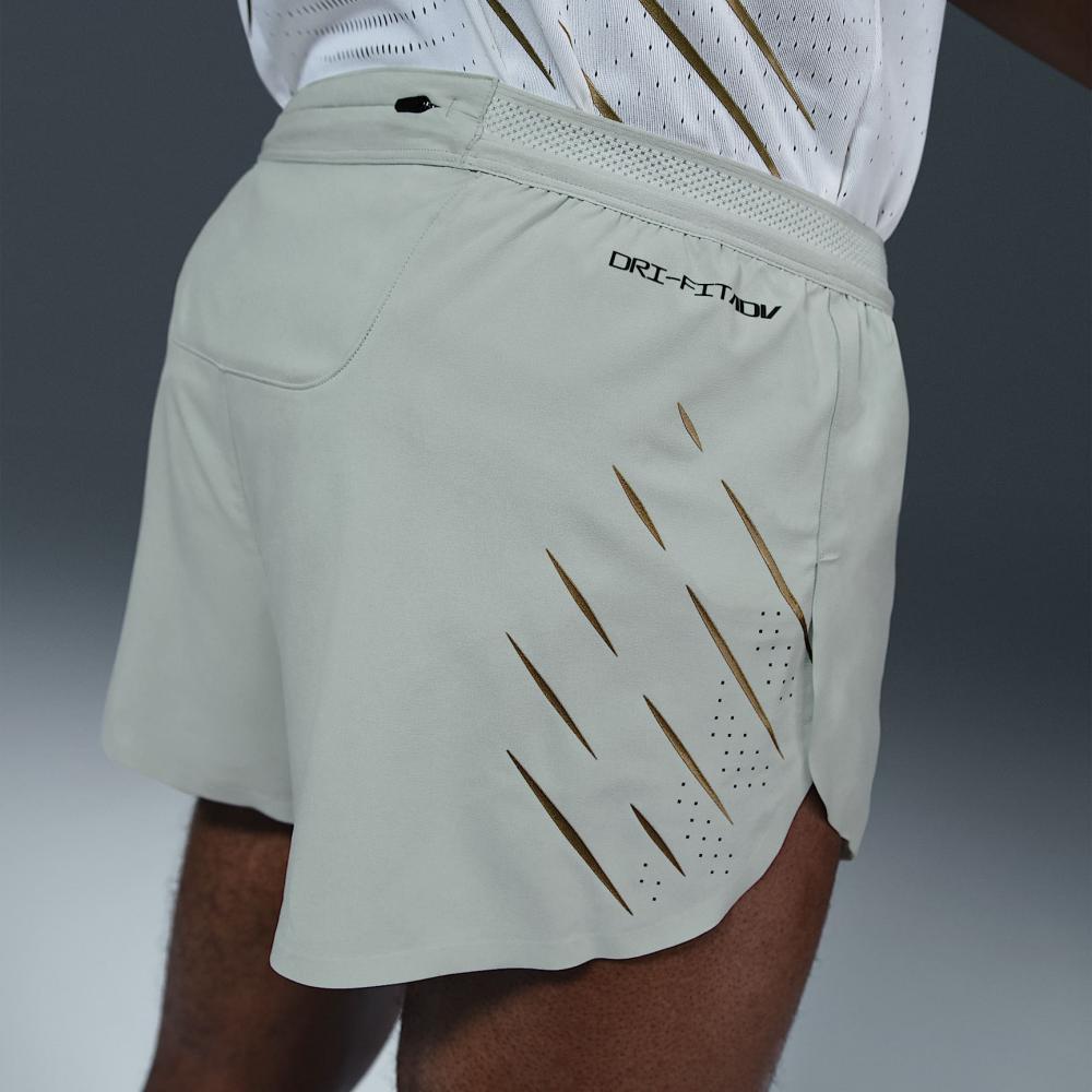 Nike Pantaloncini Sportivi Elasticizzati con Logo Uomo Pantaloncini Argento Chiaro HQ4197-034