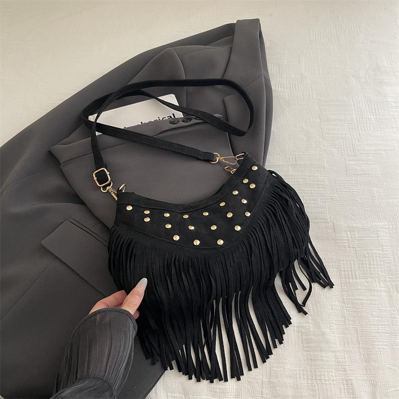 New new Maillard brown fringed bag autumn new bohemian retro versatile messenger dumpling bag