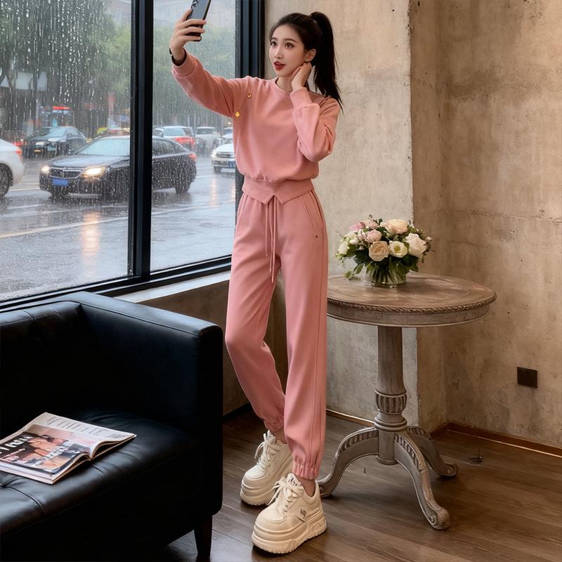 Korean Style Women's Sportswear Set 2025: Chic Autumn/Winter Slimming Running Suit, Casual Two-Piece Trend.