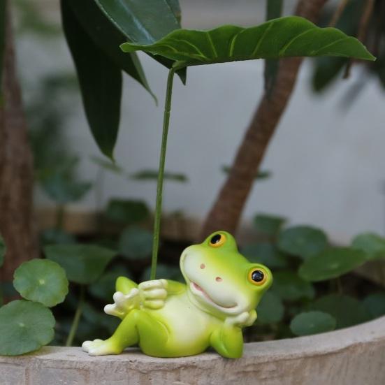 Frog Ornament Lying Frog Small Resin Figurine with Leaf Umbrella Sun-Proof