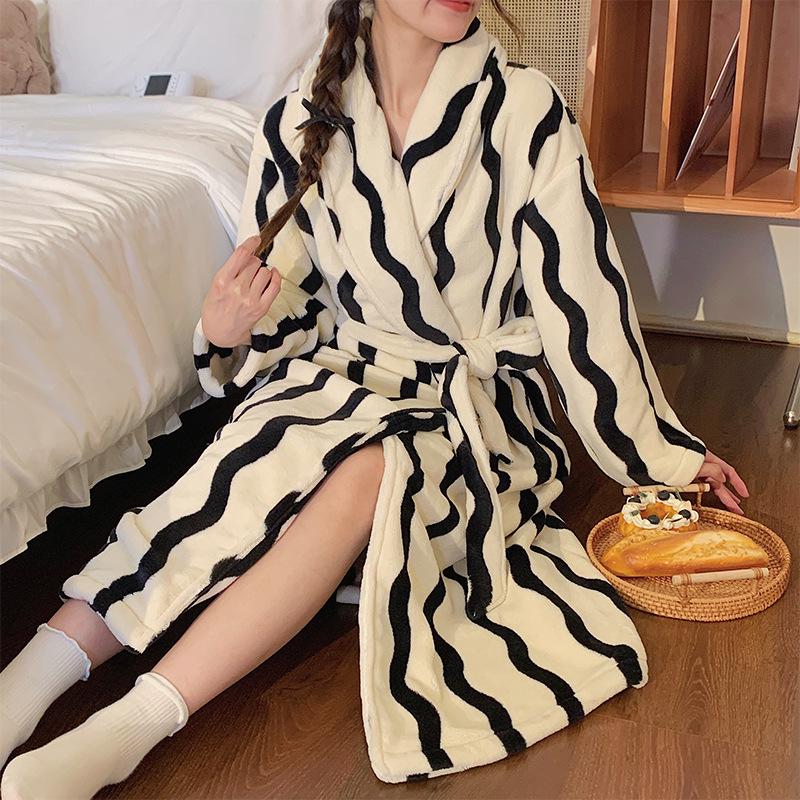 

Ночная рубашка из полосатого кораллового флиса: Длинный фланелевый халат на осень и зиму Medium