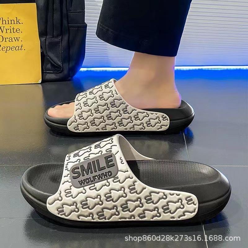 

Trendy new men s slippers indoor home thick-bottomed non-slip, deodorant, contrasting colors, soft-bottomed cool slippers can be worn outside 40-41 (one size smaller)