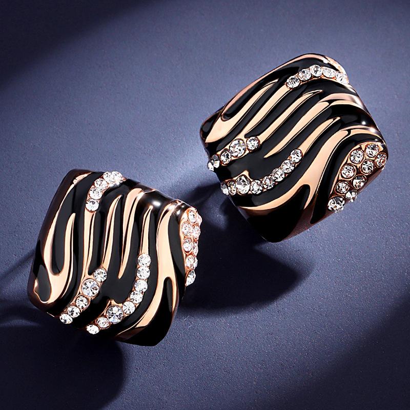 Stud Earrings High Sense Light Luxury Cold Wind Leopard Print Fashion Temperament Earrings Female Personality Cool People Niche Design Earrings